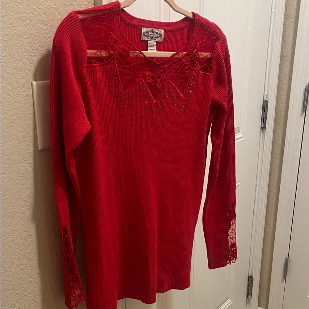 New without tags.
Olivers Red Lace Long Sleeve Top